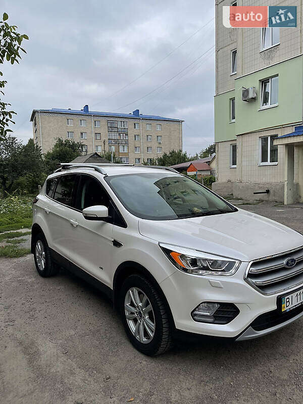 Внедорожник / Кроссовер Ford Kuga 2016 в Решетиловке