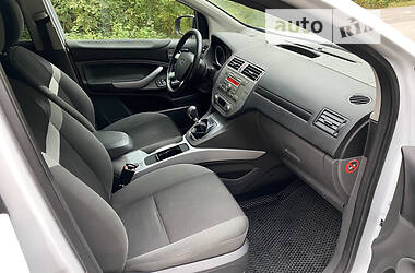 Внедорожник / Кроссовер Ford Kuga 2012 в 