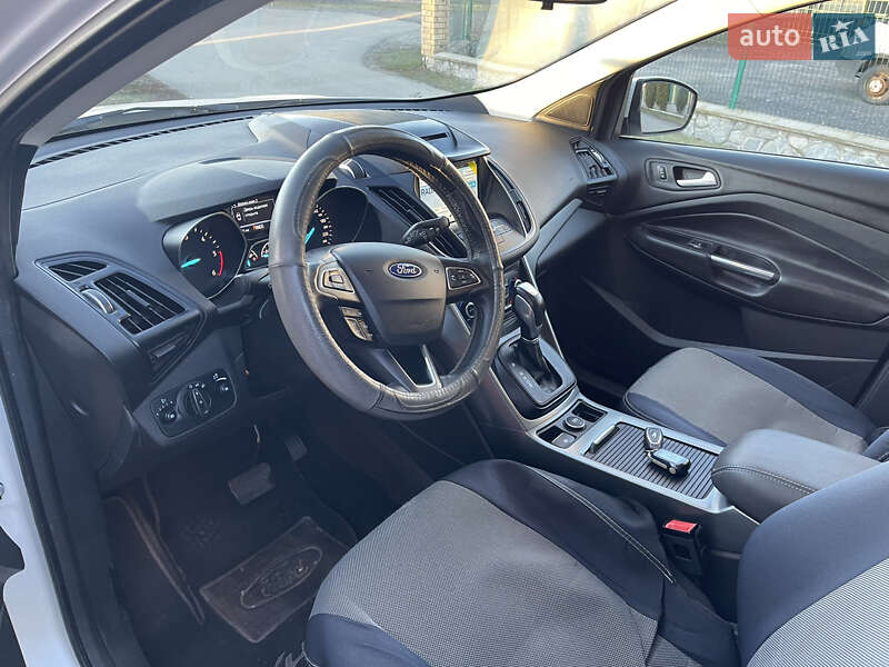 Внедорожник / Кроссовер Ford Kuga 2016 в Решетиловке