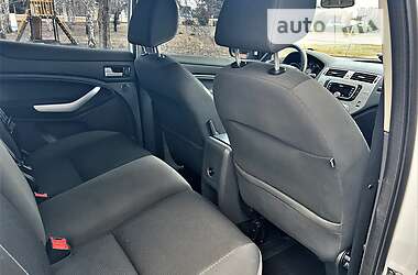 Внедорожник / Кроссовер Ford Kuga 2013 в 