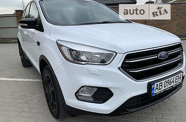 Внедорожник / Кроссовер Ford Kuga 2017 в 
