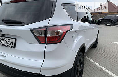 Внедорожник / Кроссовер Ford Kuga 2017 в 