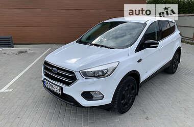 Внедорожник / Кроссовер Ford Kuga 2017 в 
