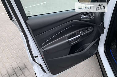 Внедорожник / Кроссовер Ford Kuga 2017 в 