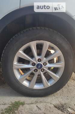 Внедорожник / Кроссовер Ford Kuga 2015 в 