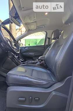 Внедорожник / Кроссовер Ford Kuga 2015 в 
