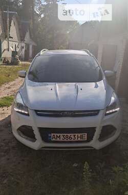 Внедорожник / Кроссовер Ford Kuga 2015 в 