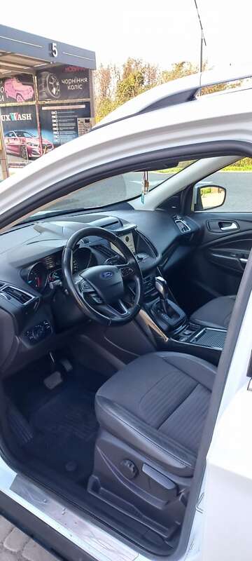 Внедорожник / Кроссовер Ford Kuga 2017 в Жовкве