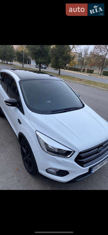 Внедорожник / Кроссовер Ford Kuga 2017 в Александрие