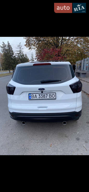 Внедорожник / Кроссовер Ford Kuga 2017 в Александрие