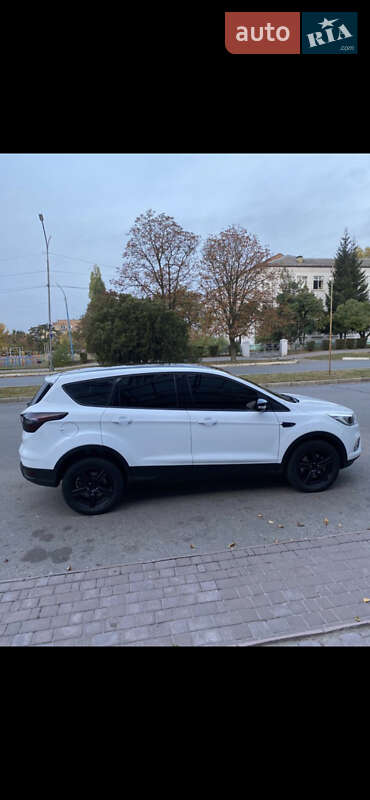 Внедорожник / Кроссовер Ford Kuga 2017 в Александрие