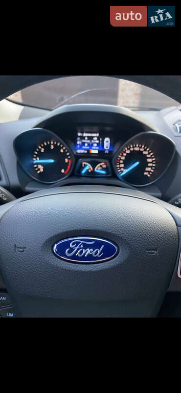Внедорожник / Кроссовер Ford Kuga 2017 в Александрие