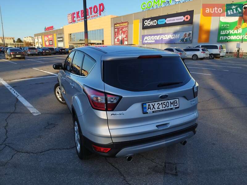 Внедорожник / Кроссовер Ford Kuga 2017 в Чутове