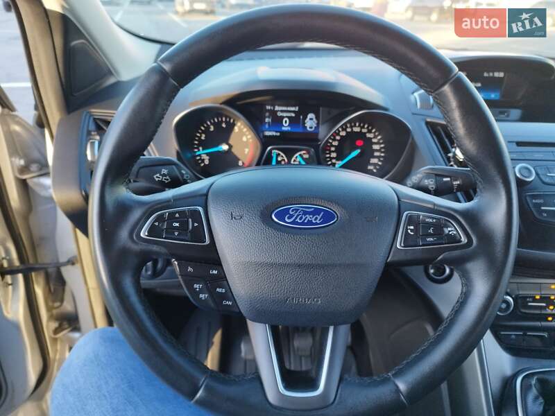 Внедорожник / Кроссовер Ford Kuga 2017 в Чутове
