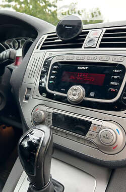 Внедорожник / Кроссовер Ford Kuga 2011 в 