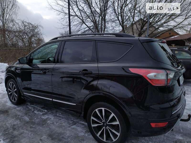 Позашляховик / Кросовер Ford Kuga 2017 в Рівному
