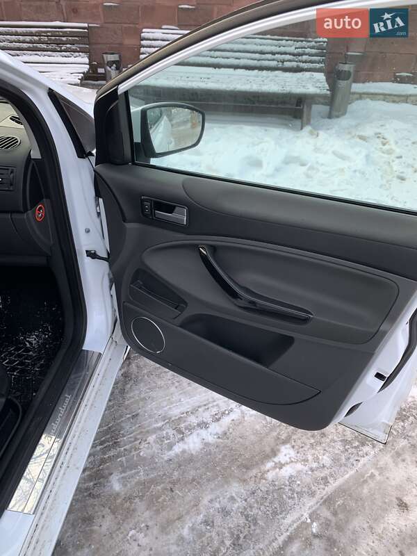 Внедорожник / Кроссовер Ford Kuga 2012 в Ровно