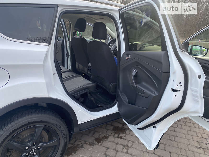 Внедорожник / Кроссовер Ford Kuga 2016 в Киеве фото 6 Внедорожник / Кроссовер Ford Kuga 2016 в Киеве