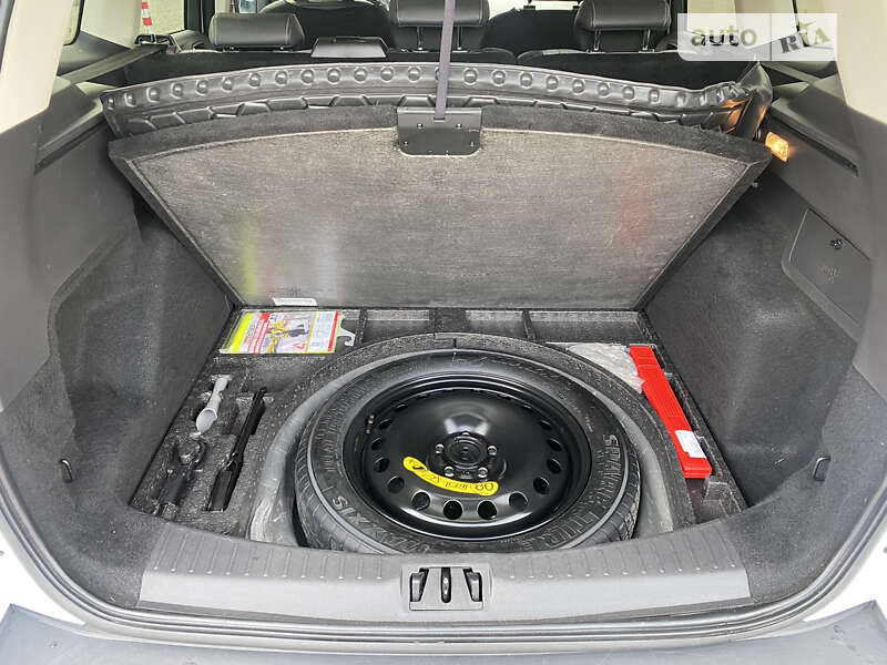 Внедорожник / Кроссовер Ford Kuga 2016 в Киеве фото 19 Внедорожник / Кроссовер Ford Kuga 2016 в Киеве