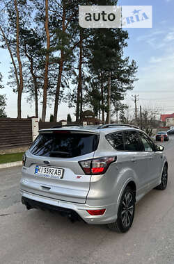 Внедорожник / Кроссовер Ford Kuga 2017 в Сумах