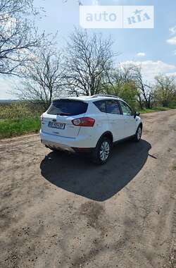 Внедорожник / Кроссовер Ford Kuga 2011 в Еланце