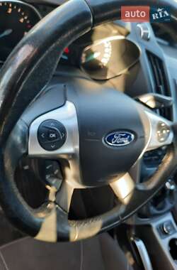 Внедорожник / Кроссовер Ford Kuga 2015 в Каменском