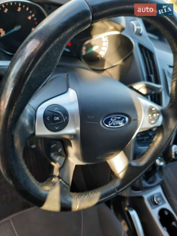 Внедорожник / Кроссовер Ford Kuga 2015 в Каменском