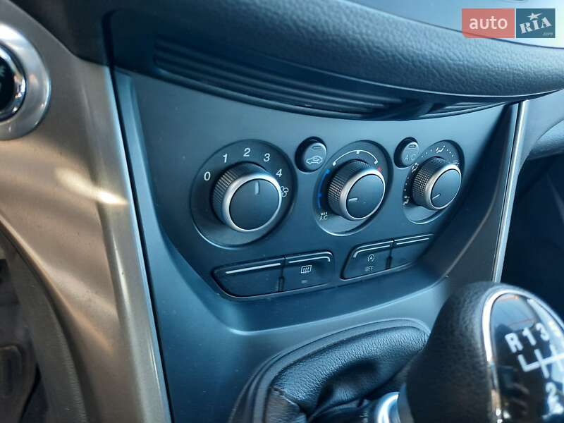 Внедорожник / Кроссовер Ford Kuga 2015 в Каменском
