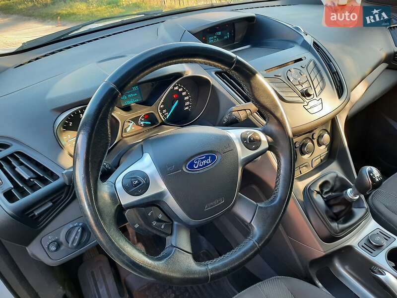 Внедорожник / Кроссовер Ford Kuga 2015 в Каменском