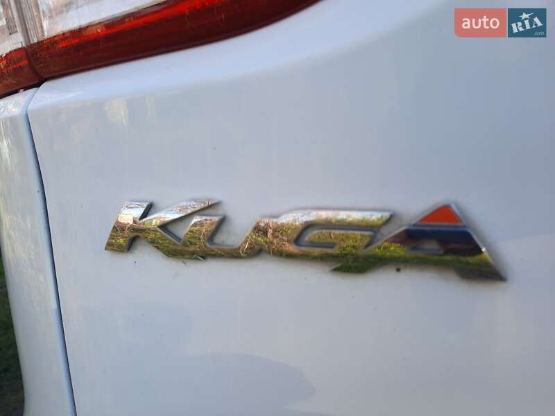 Внедорожник / Кроссовер Ford Kuga 2015 в Каменском