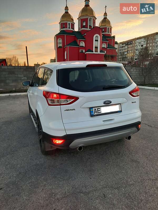 Внедорожник / Кроссовер Ford Kuga 2015 в Каменском
