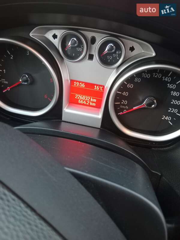 Внедорожник / Кроссовер Ford Kuga 2011 в Первомайске