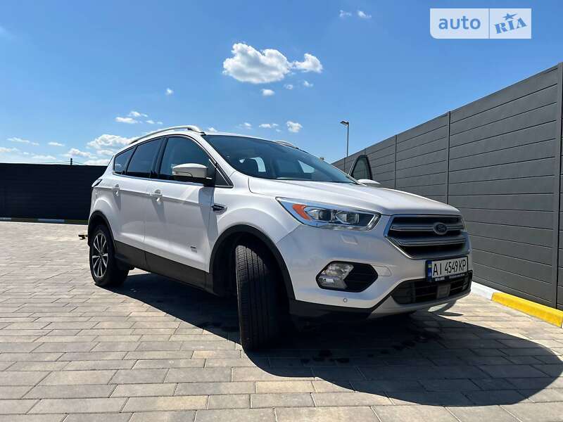 Внедорожник / Кроссовер Ford Kuga 2017 в Ирпене