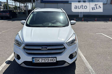 Внедорожник / Кроссовер Ford Kuga 2017 в Ровно