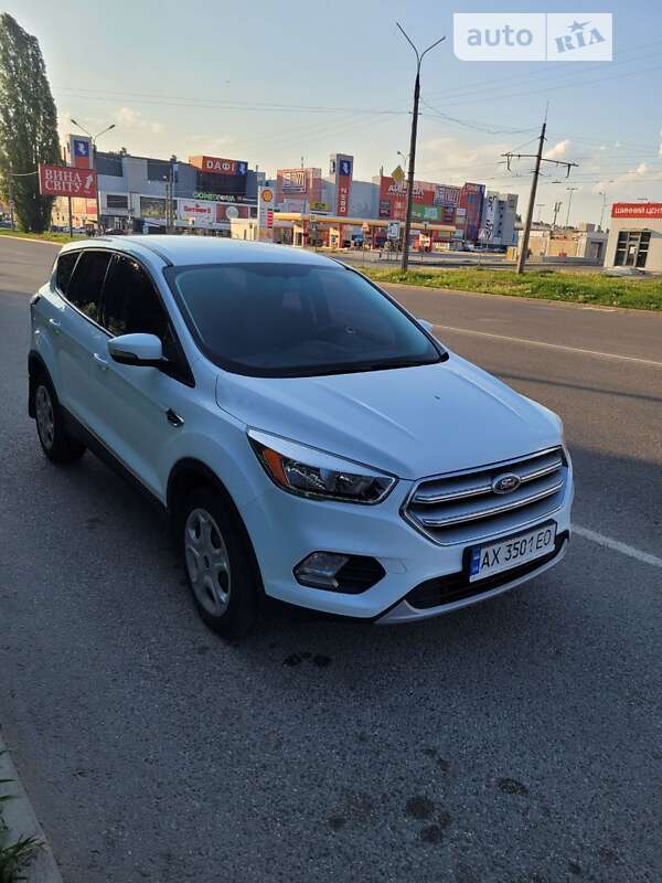 Внедорожник / Кроссовер Ford Kuga 2016 в Харькове