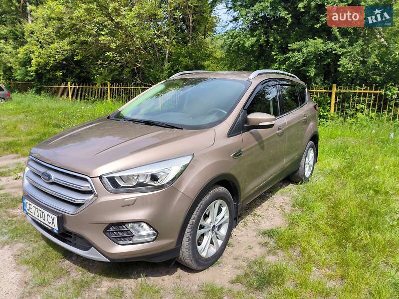 Позашляховик / Кросовер Ford Kuga 2019 в Чернівцях