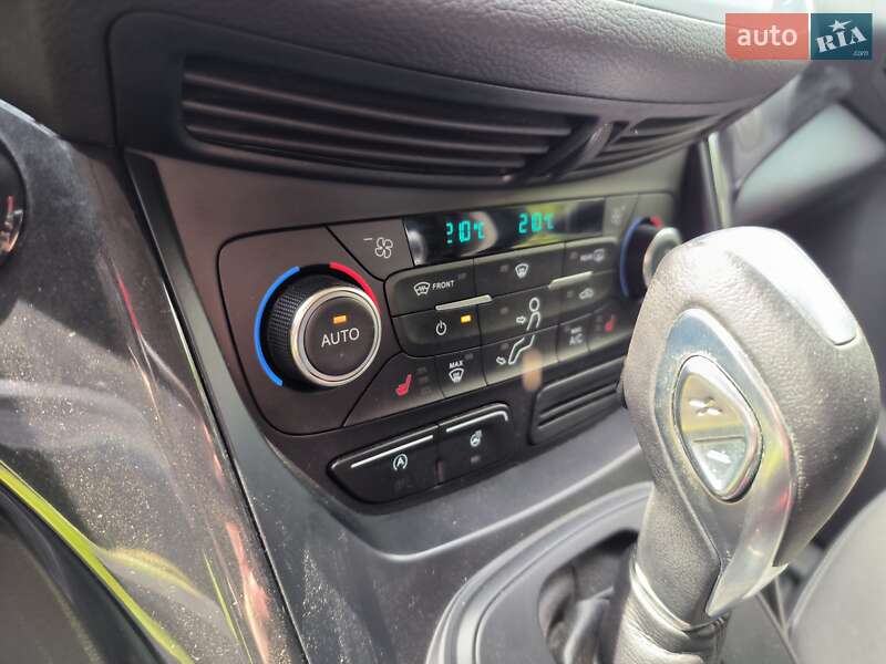 Позашляховик / Кросовер Ford Kuga 2019 в Чернівцях