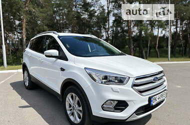 Позашляховик / Кросовер Ford Kuga 2019 в 