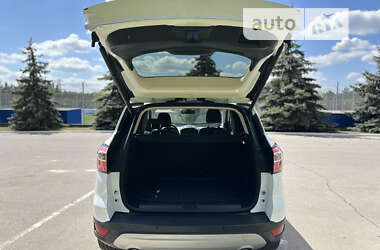 Позашляховик / Кросовер Ford Kuga 2019 в 