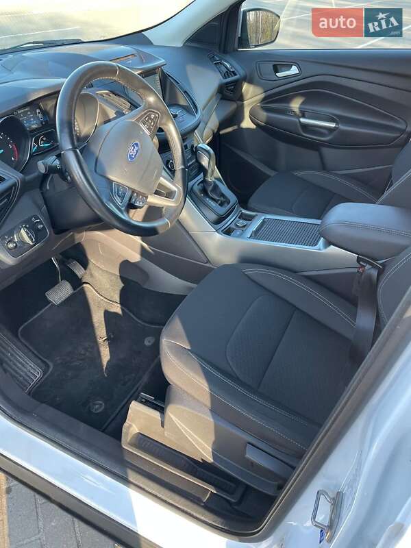 Внедорожник / Кроссовер Ford Kuga 2018 в Сумах