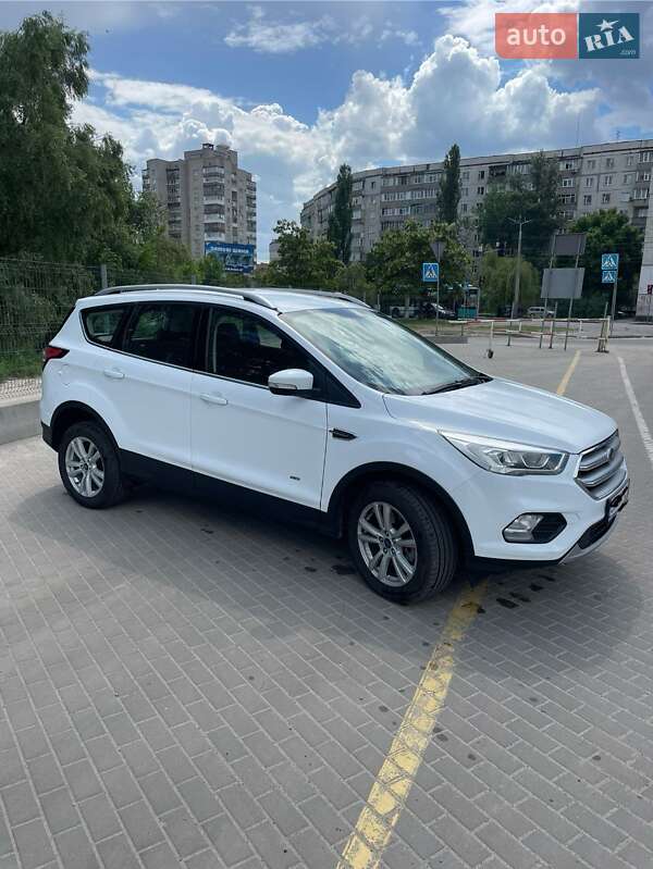 Внедорожник / Кроссовер Ford Kuga 2018 в Сумах