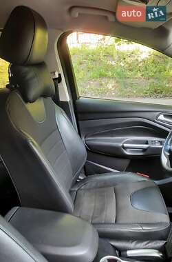Внедорожник / Кроссовер Ford Kuga 2015 в 