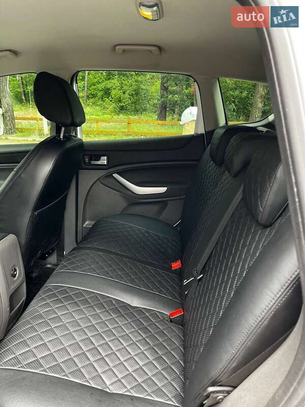 Внедорожник / Кроссовер Ford Kuga 2011 в Великих Мостах