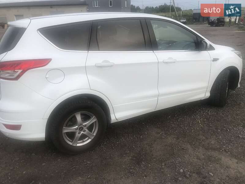 Внедорожник / Кроссовер Ford Kuga 2015 в Яворове