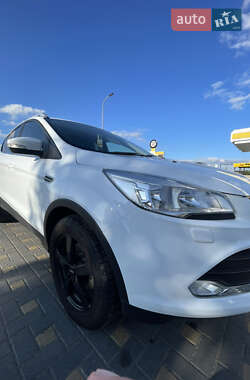 Внедорожник / Кроссовер Ford Kuga 2014 в 