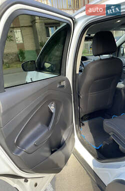 Внедорожник / Кроссовер Ford Kuga 2014 в 