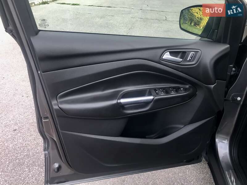 Внедорожник / Кроссовер Ford Kuga 2013 в Желтых Водах