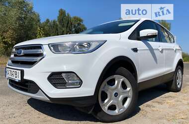 Внедорожник / Кроссовер Ford Kuga 2017 в Киеве