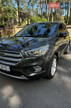 Внедорожник / Кроссовер Ford Kuga 2019 в 