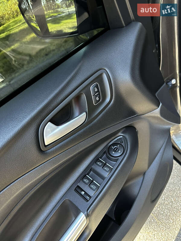 Внедорожник / Кроссовер Ford Kuga 2019 в Чернигове